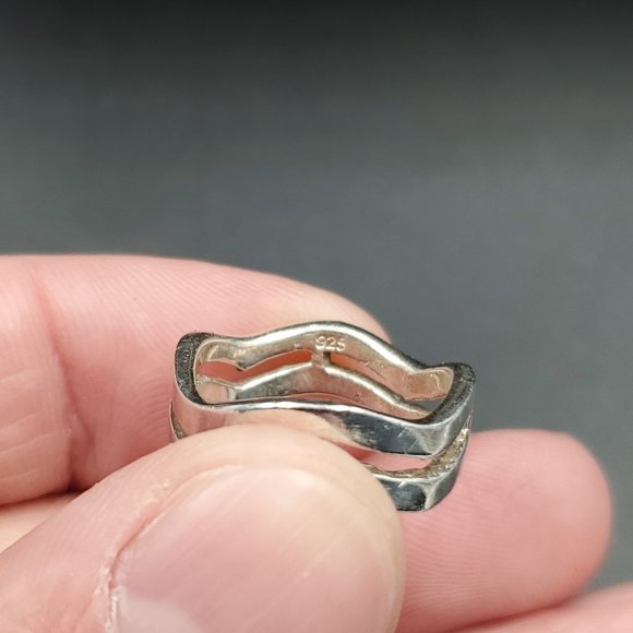 Size 5.75 Sterling Silver Thick Cool Wavy Design Band Ring - Picture 3 of 6